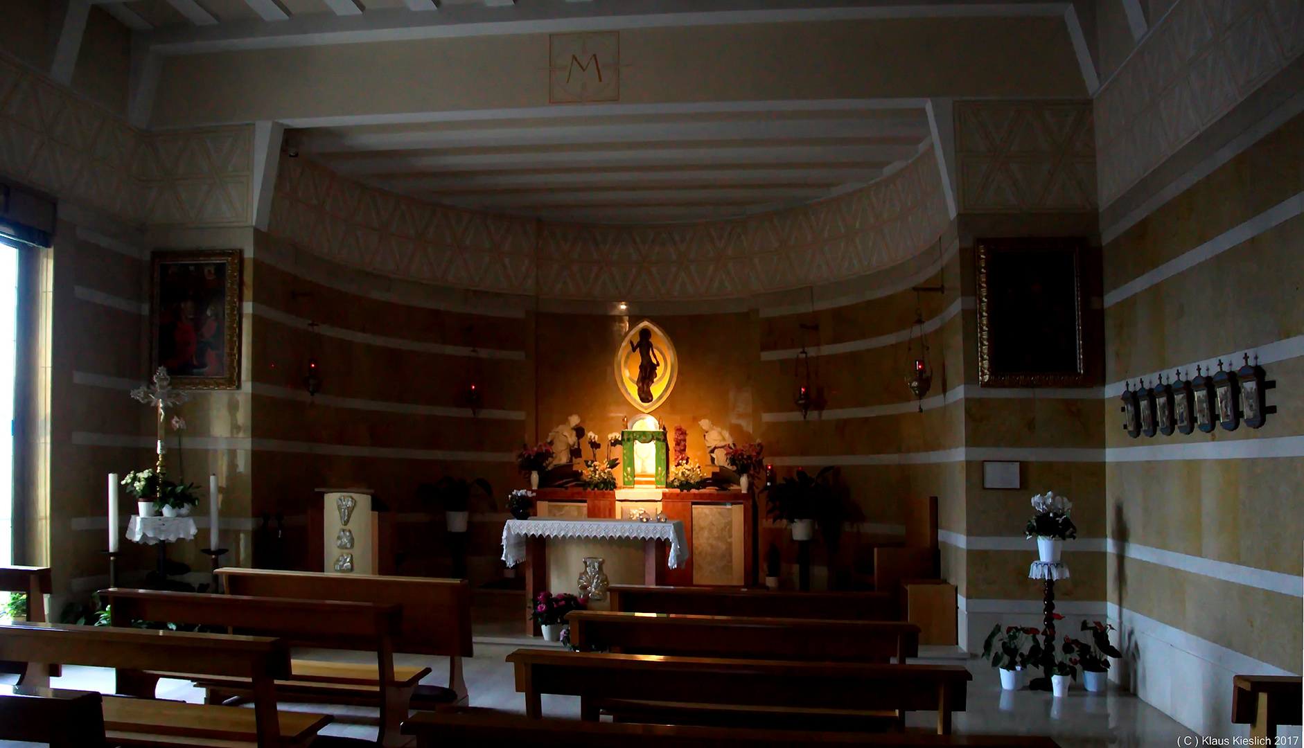 Eine der Kapellen des Santuario di Nostra Signora di Lourdes in Verona