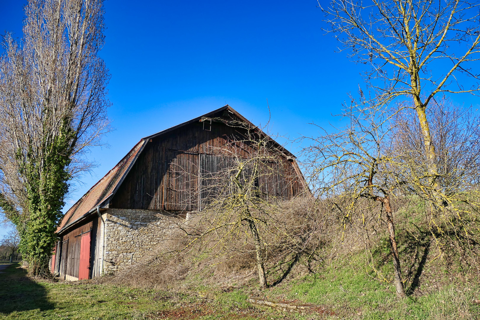 Eine der Scheunen des Schlosses Westernhaus