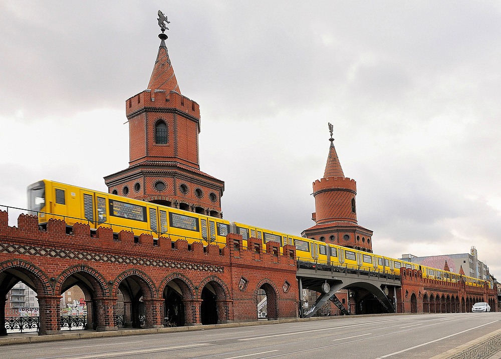 Eine der schönsten Brücken in Berlin ist die Oberbaumbrücke.