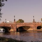 Eine der vielen Brücken über der Spree