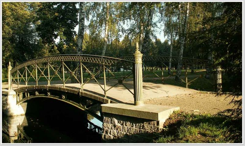 Eine der vielen schönen Brücken, welche in unseren Schweriner Schlossgarten führen