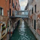 Eine der "wenigen" Brücken in Venedig