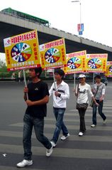 Eine dieser beeidruckenden 1. Mai-Demonstrationen in China