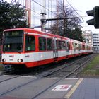 Eine Doppeltraktion aus Stadtbahnwagen B der dritten Generation am Barbarossaplatz in Köln.