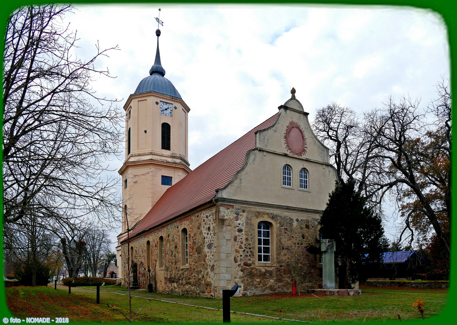 Eine Dorfkirche 