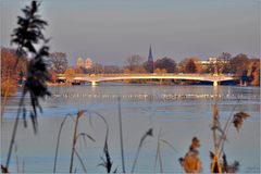 eine dünne Eisschicht 