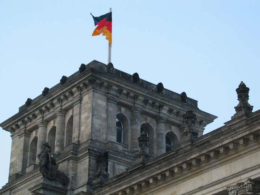 Eine Ecke des Reichstages in Berlin