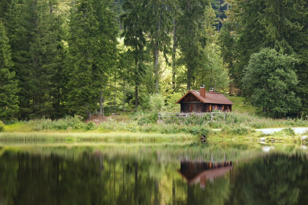 Eine einsame Hütte am See Foto & Bild landschaft, bach, fluss & see