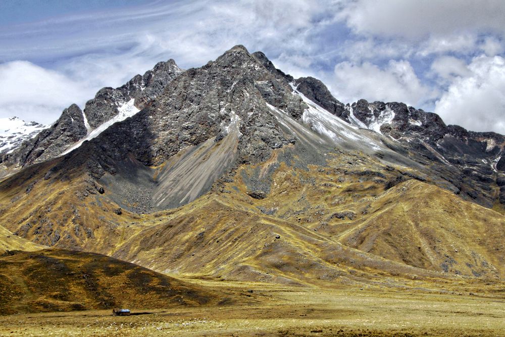 Eine einsame Hütte im peruanischen Hochland