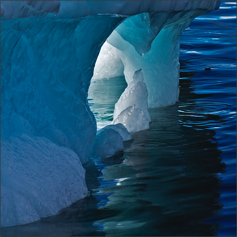 eine eishöhle