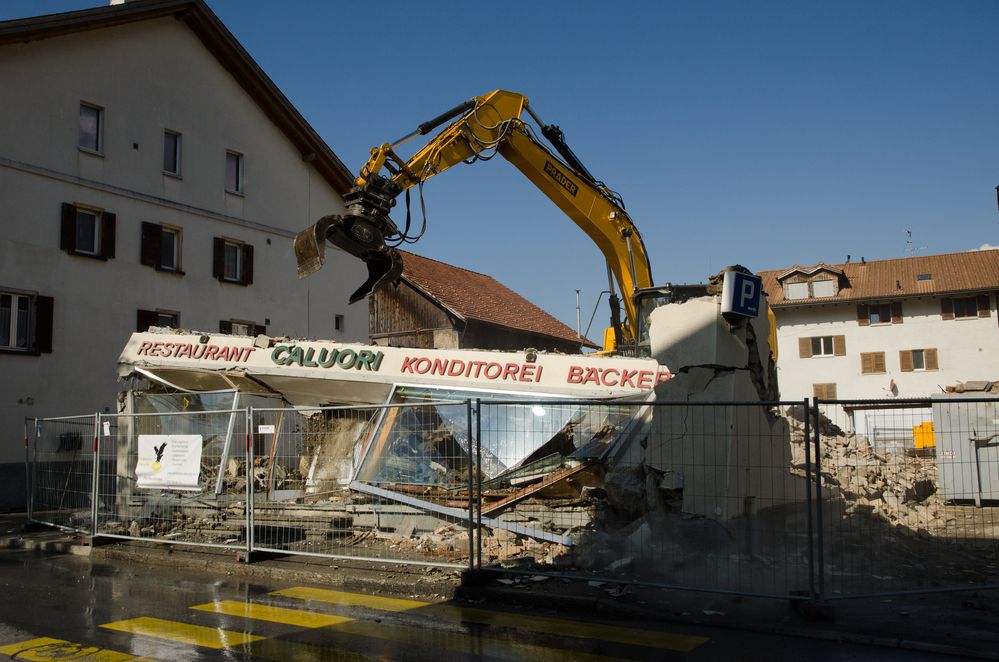 Eine Epoche endet ... Abriss Café Caluori in Bonaduz 005