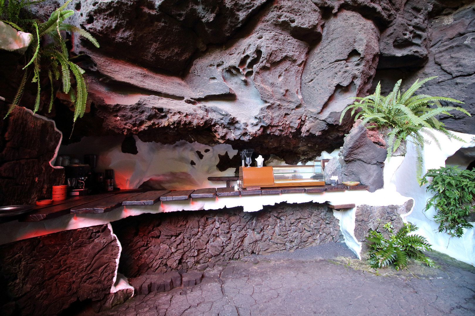 Eine etwas andere Bar (in einer Höhle)