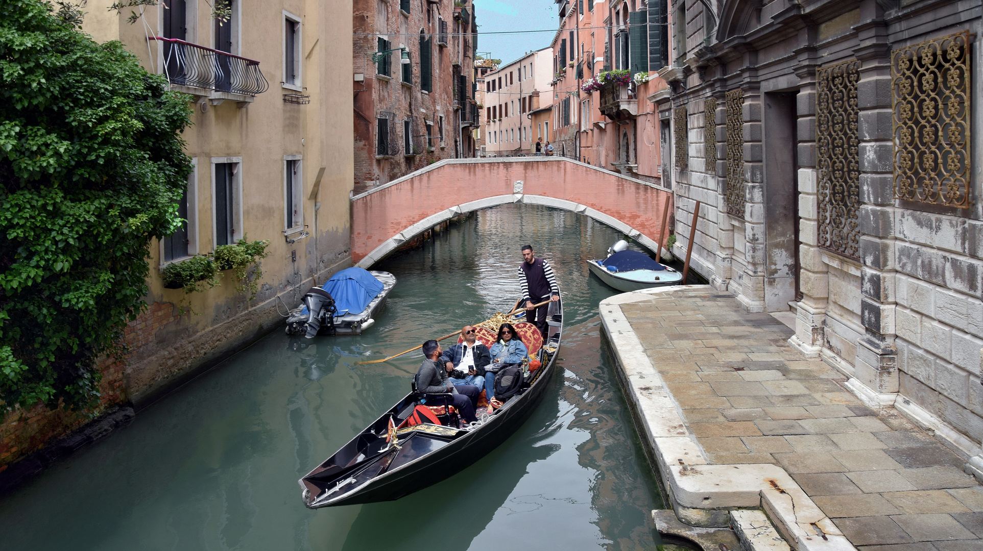 Eine Fahrt mit der Gondel durch Venedig