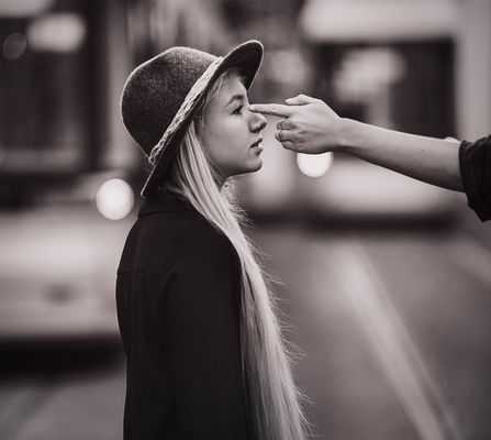 Eine Falle für die Blondine