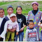 eine fast komplette kirgisische Grossfamilie .........