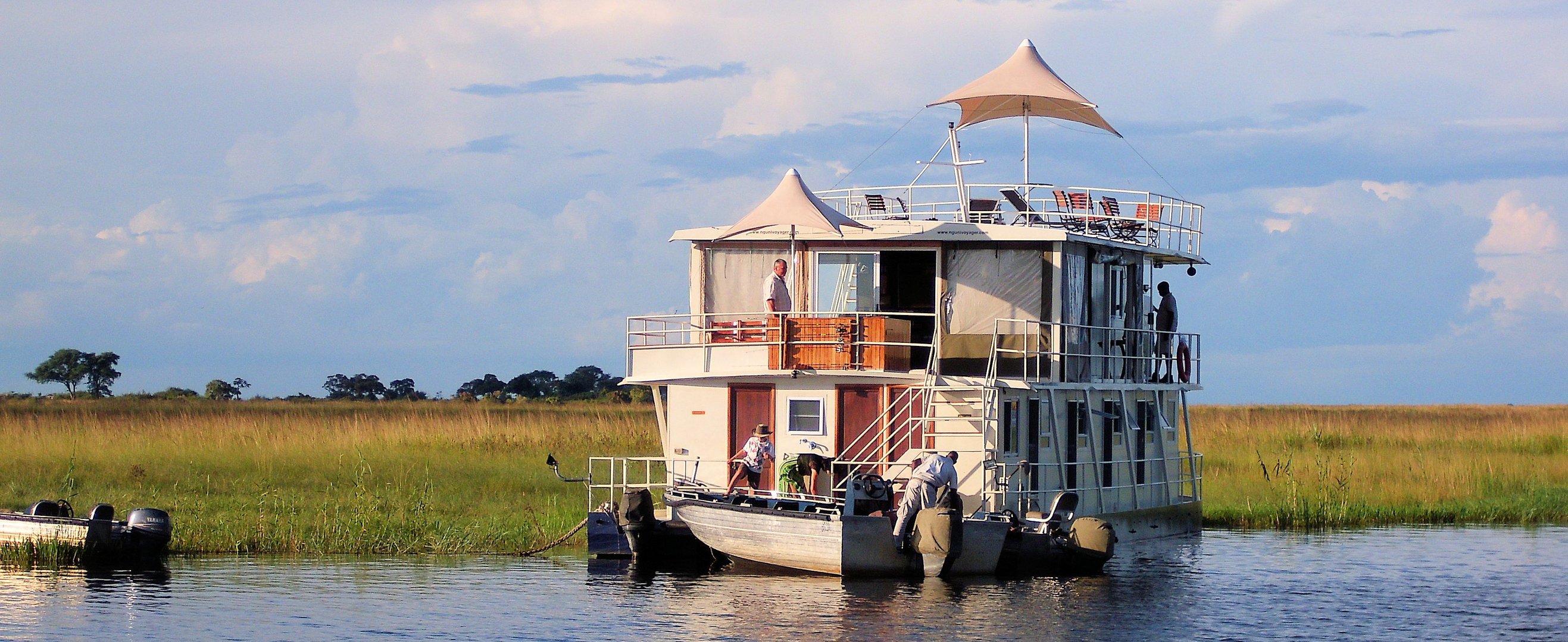 Eine Flußfahrt mit dem Hausboote auf dem Chobe zum Sambesi