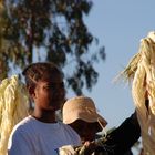 Eine Frau verkauft Rafia in Mampikony