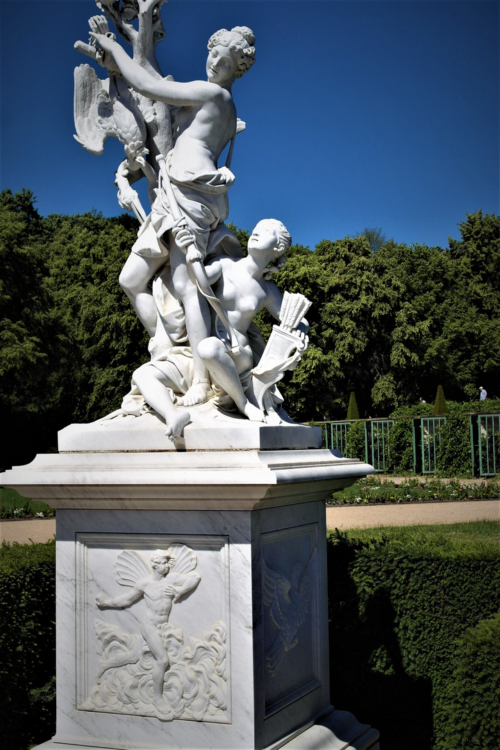 Eine Freude dann    zum Betrachten im Schlosspark