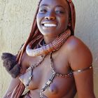 Eine freundliche Himbafrau in Nord-Namibia