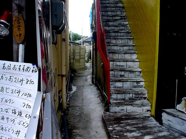 Eine Gasse im Zentrum Naha (Okinawa) - 1