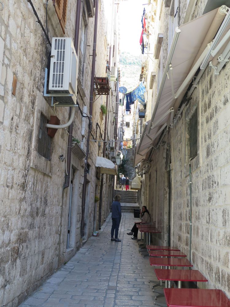 Eine Gasse in Dubrovnik .