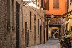 Eine Gasse in Ferrara