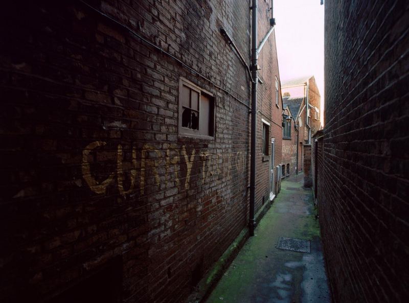 eine gasse in lemington spa, england