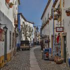 Eine Gasse in Orbidos, Portugal 