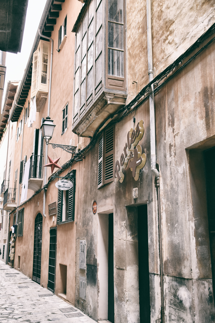 Eine Gasse in Palma