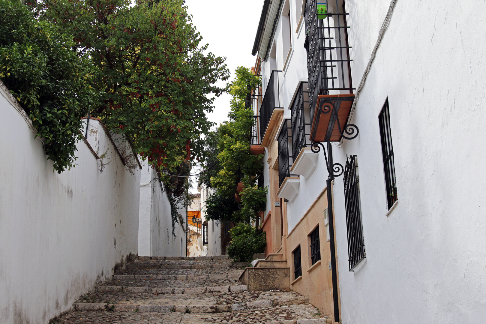 Eine Gasse in Ronda ...