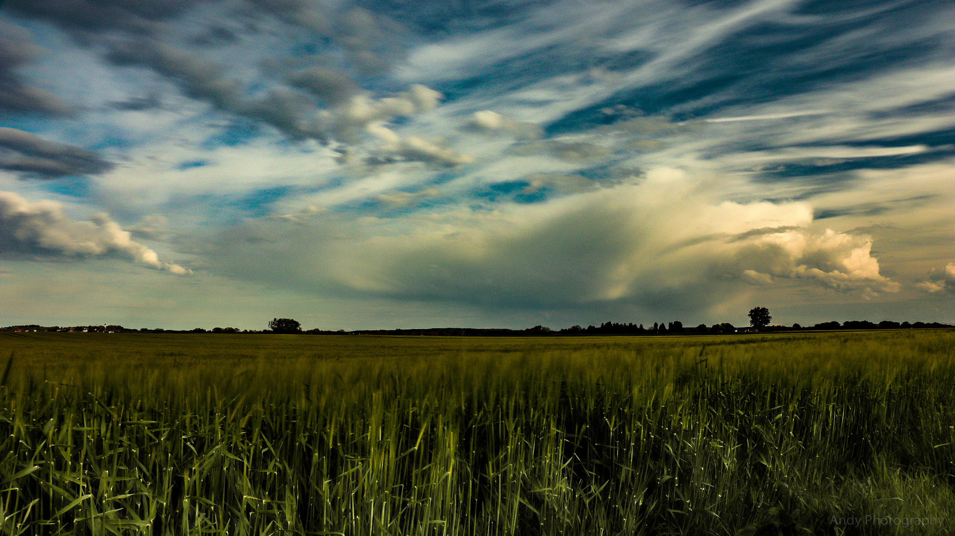 Eine Gewitterzelle in Mering auf dem Feld! 