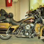 Eine goldene Harley