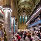 Eine gotische Dominikanerkirche findet eine neue Nutzung als Buchhandlung.