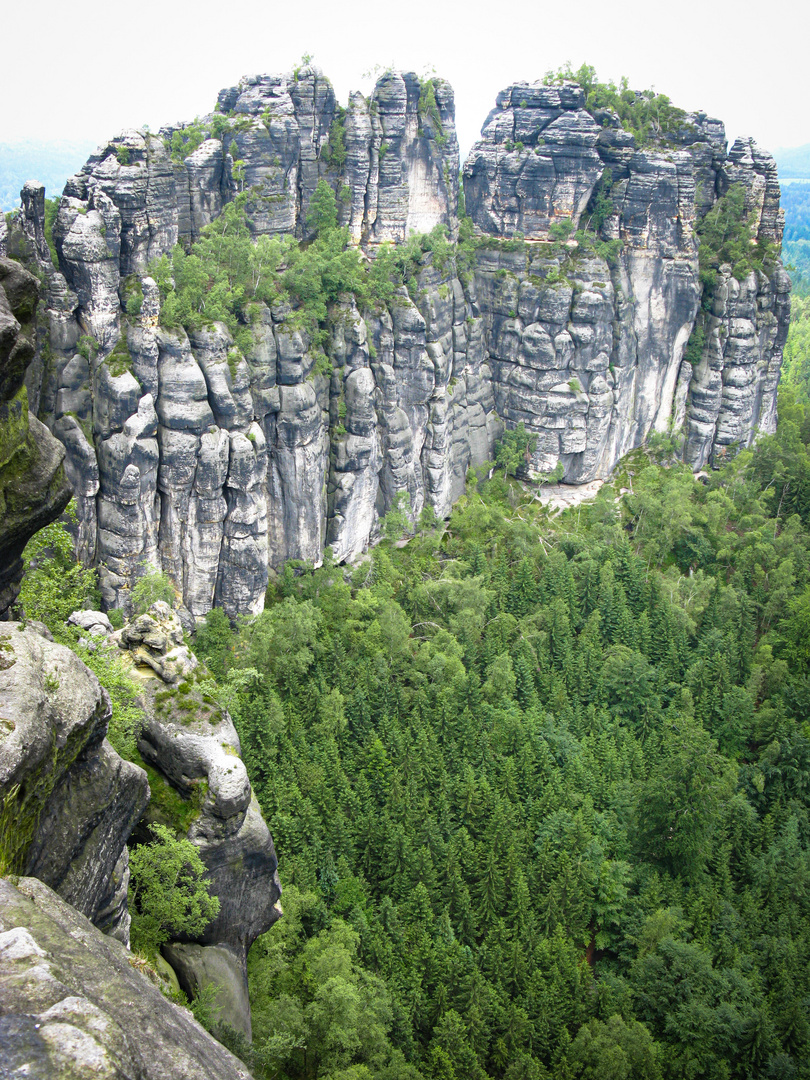 Eine Gratwanderung hat zwei Abgründe.