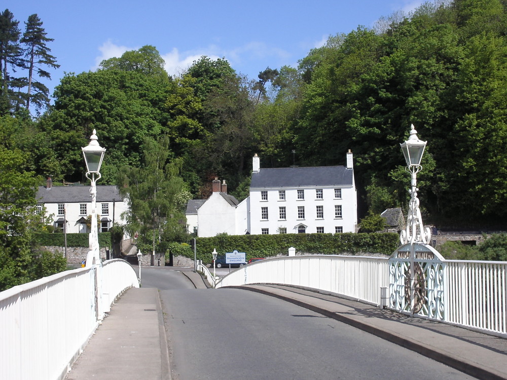 Eine Grenzbrücke zwischen Wales und England