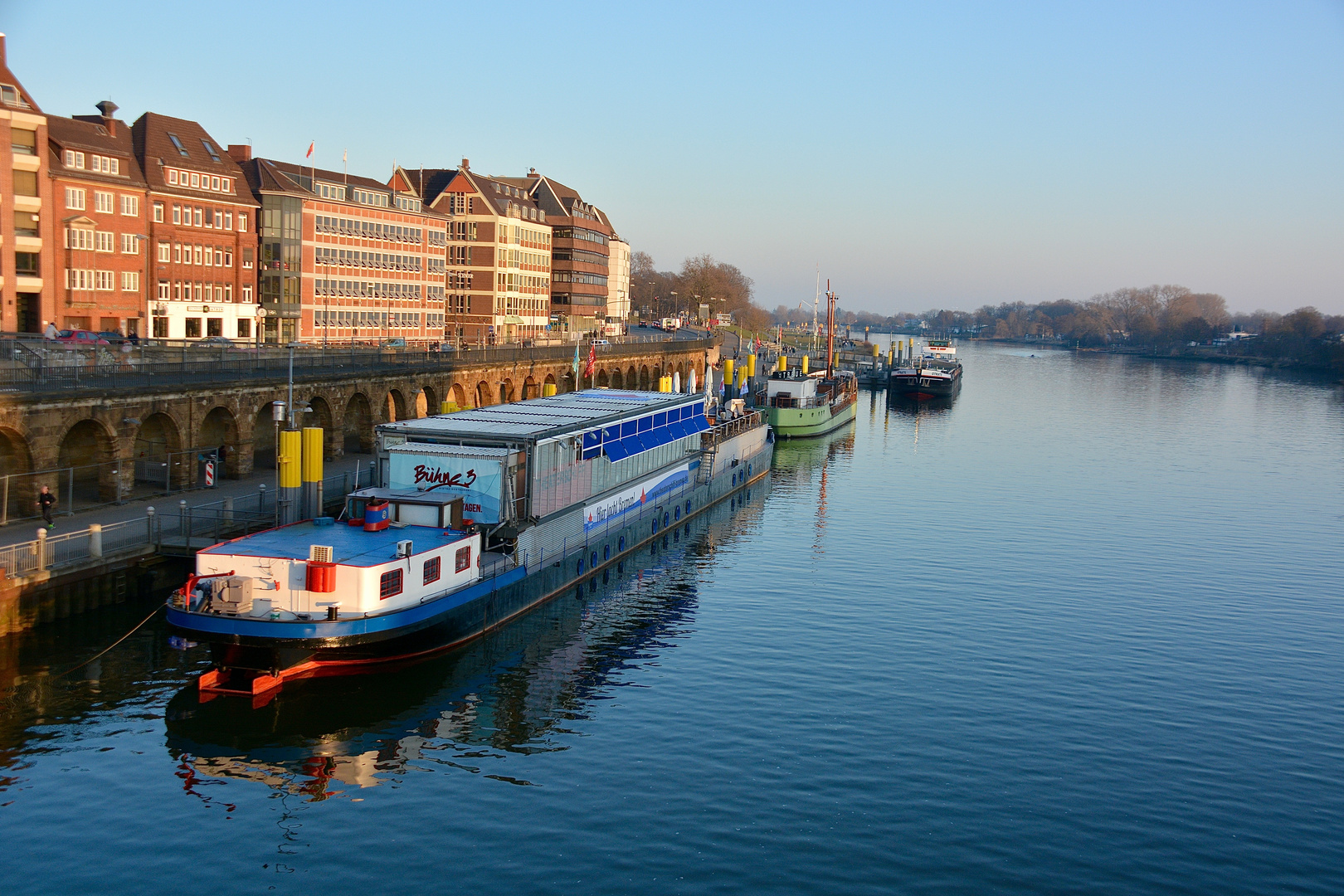 Eine Großstadt erwacht - Teil 5