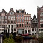 Eine Häuserfront in Amsterdam