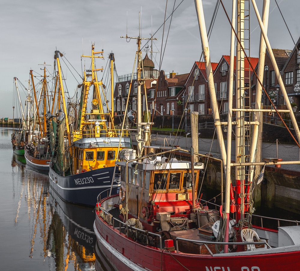 Eine Hafenimpression aus Neuharlingersiel