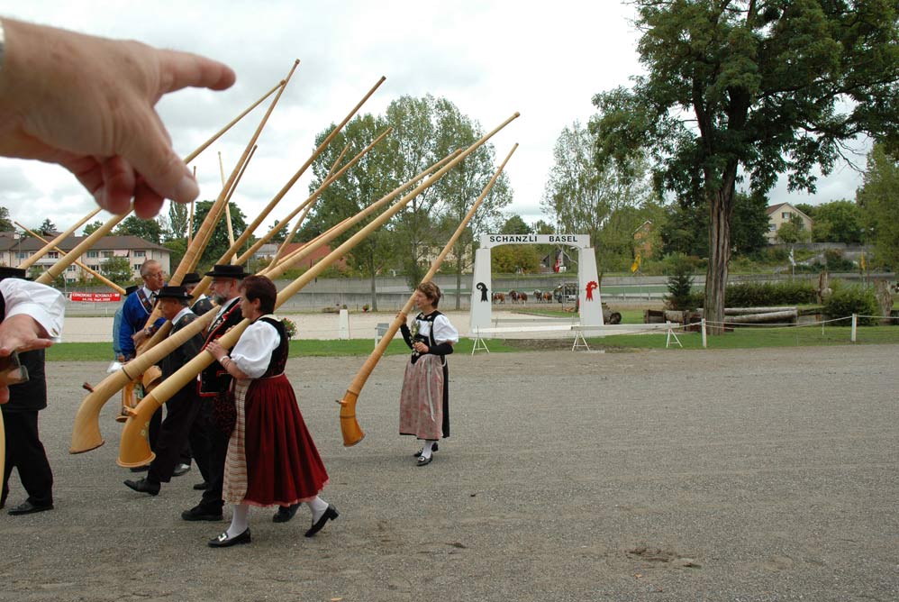 eine Hand ist grösser als ein Alphorn ist grösser als ein Sechs spänner