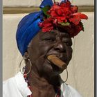 Eine Havanna rauchen