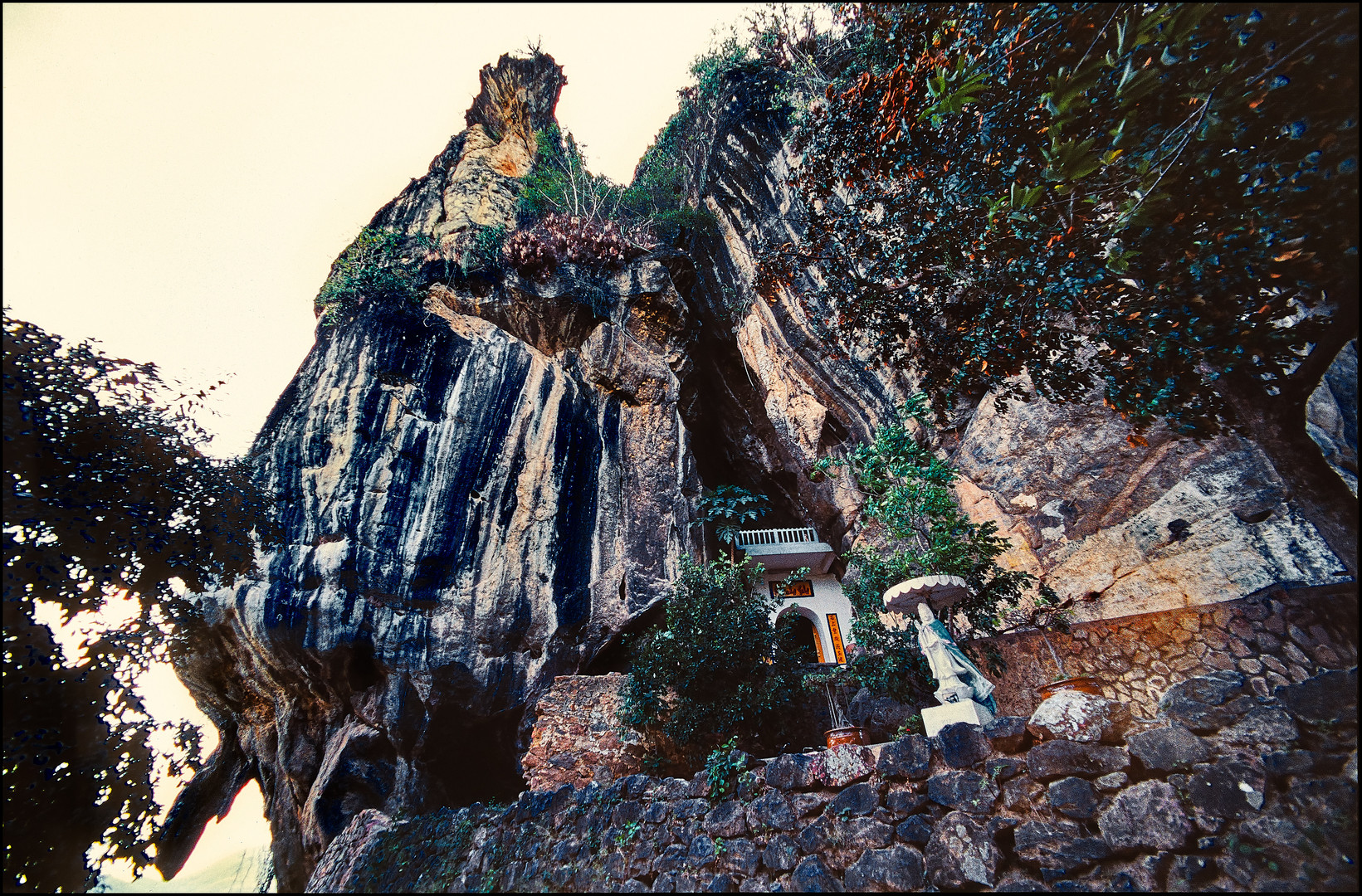 Eine Höhlenpagode zwischen Hà Tiên und Rach Giá