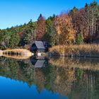 eine Hütte am See 