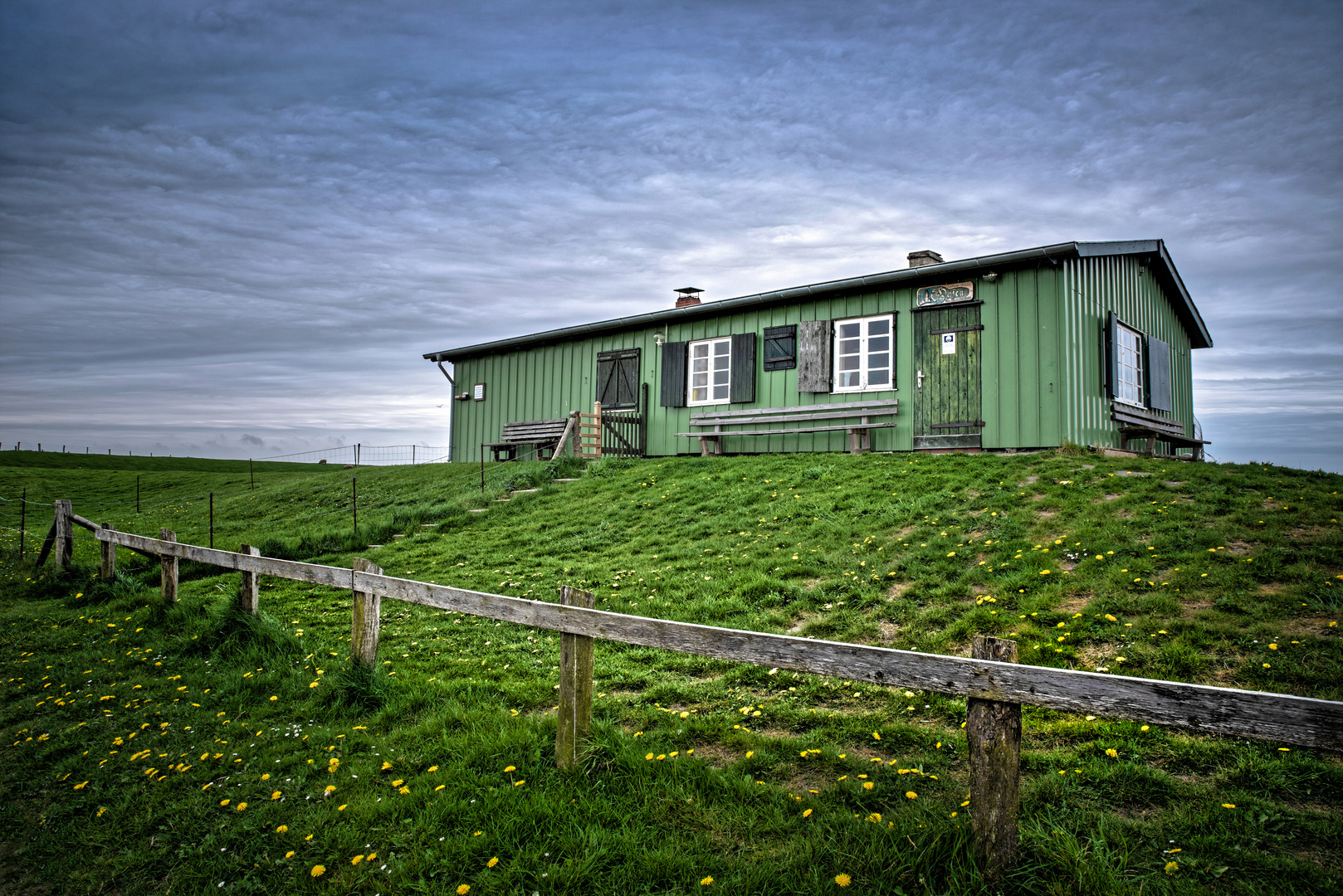 Eine Hütte im Grünen