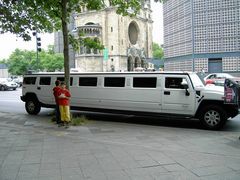 Eine Hummer Strechlimousine in Berlin