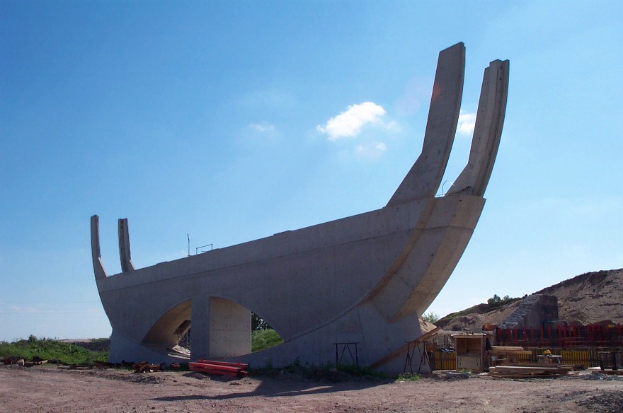 Eine Kanalbrücke entsteht