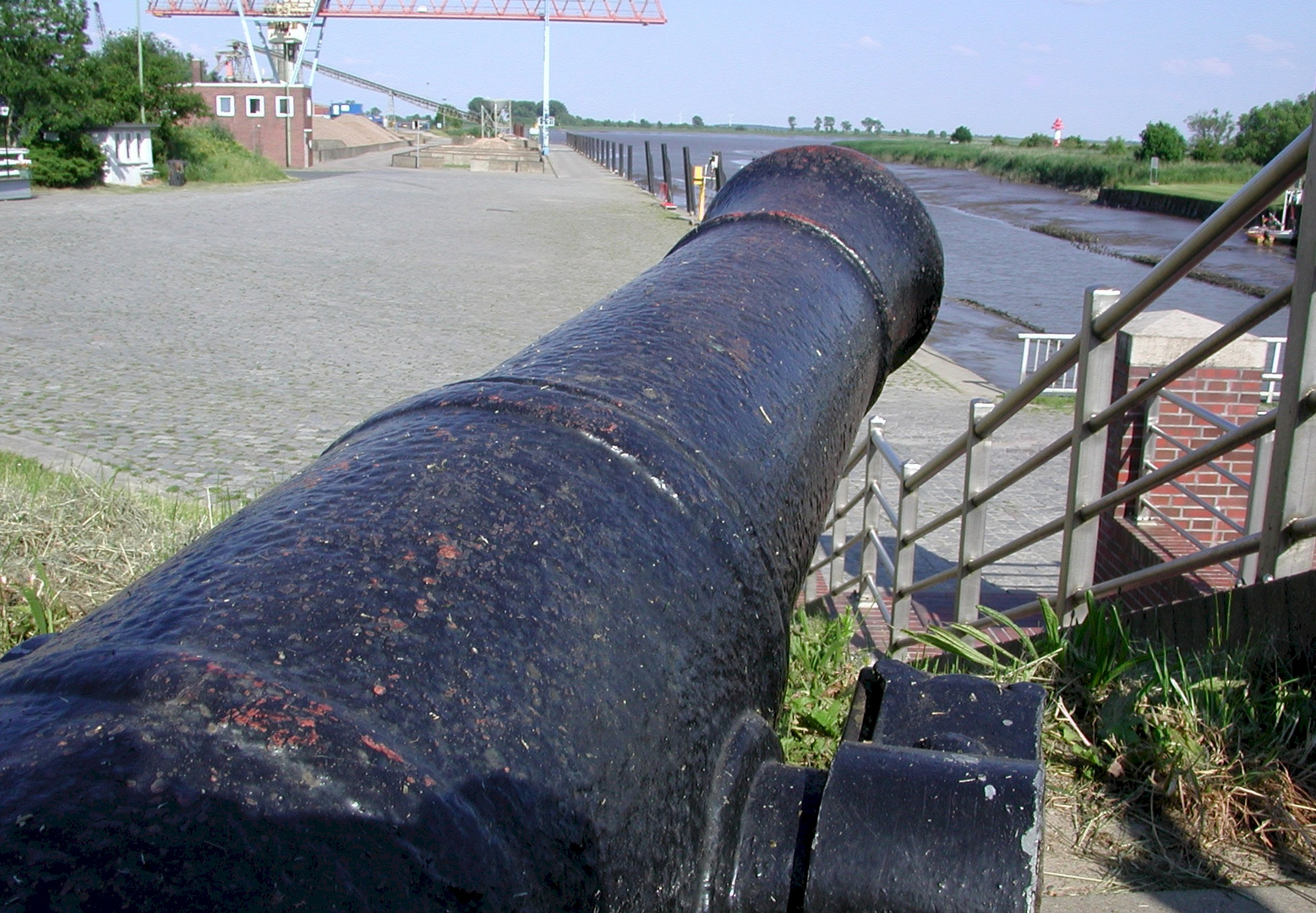 Eine Kanone in Nordenham-Großensiel