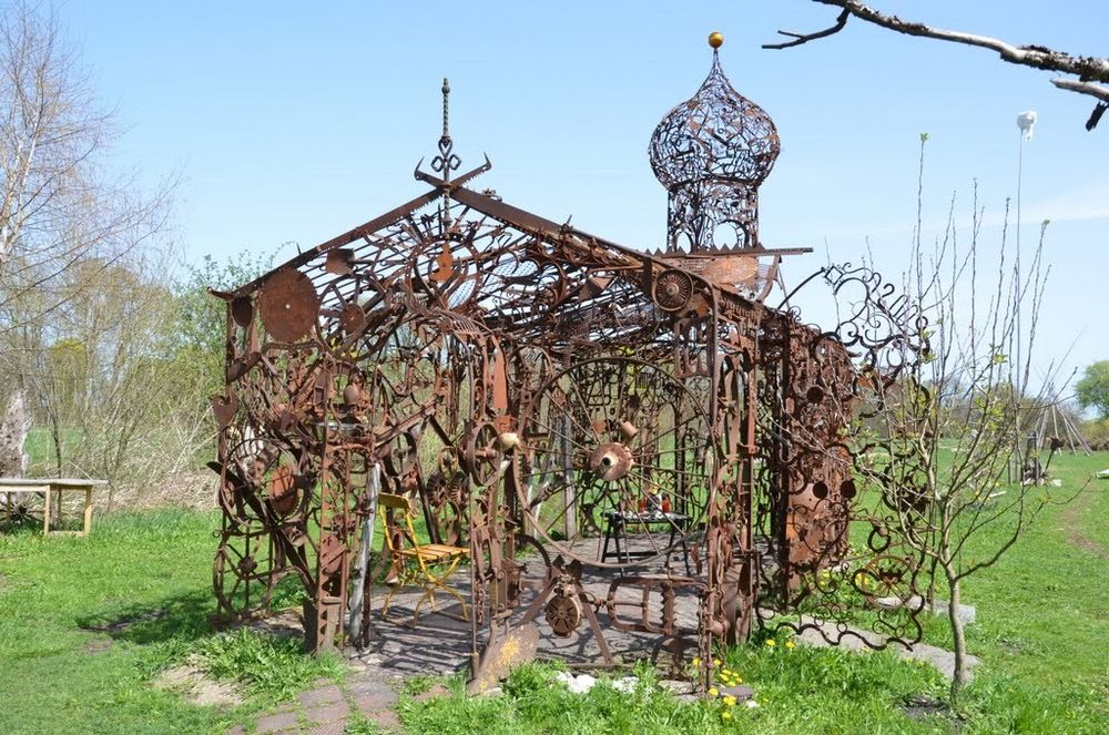 Eine Kapelle am See