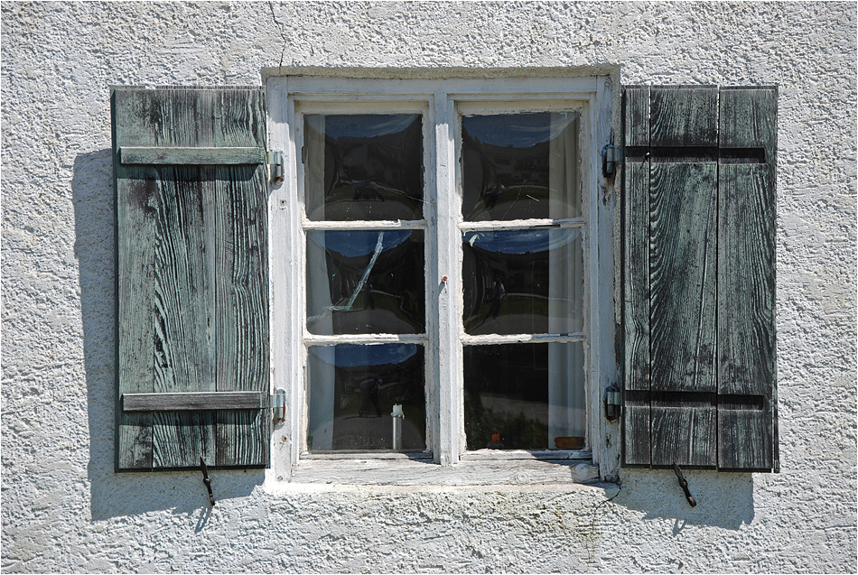 Eine Kerze ins Fenster gestellt