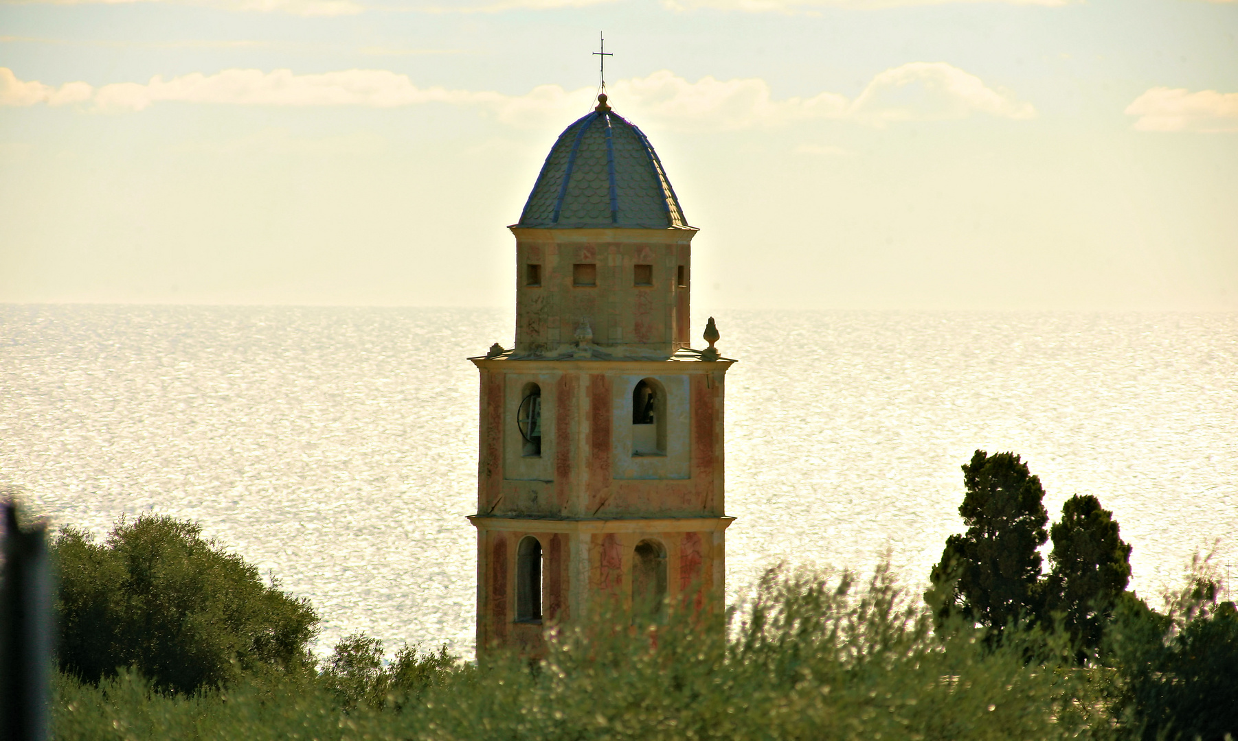 eine kirche am mittelmeer...