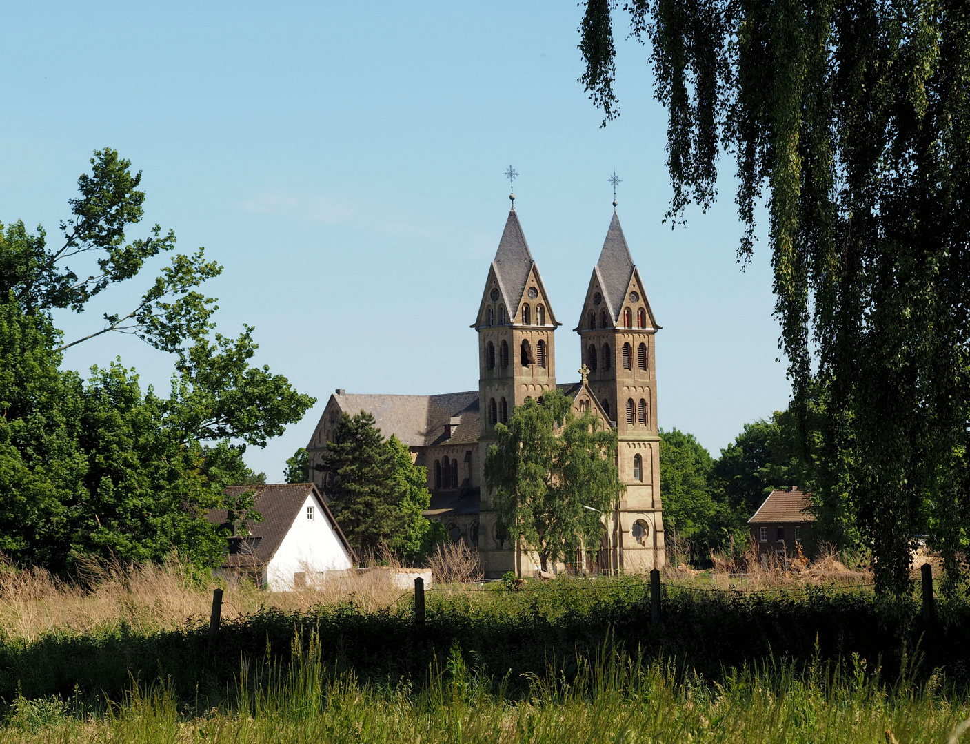 Eine Kirche die bald nicht mehr da ist.... der Tagebau rückt vorran....